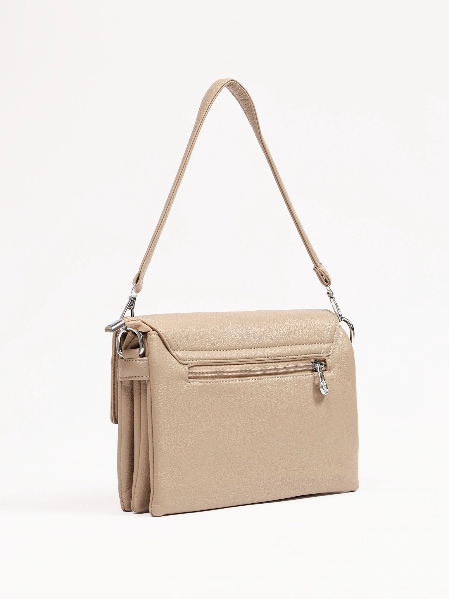 Сумка-кроссбоди со съемной ручкой и декоративными пуллерами в ассортименте